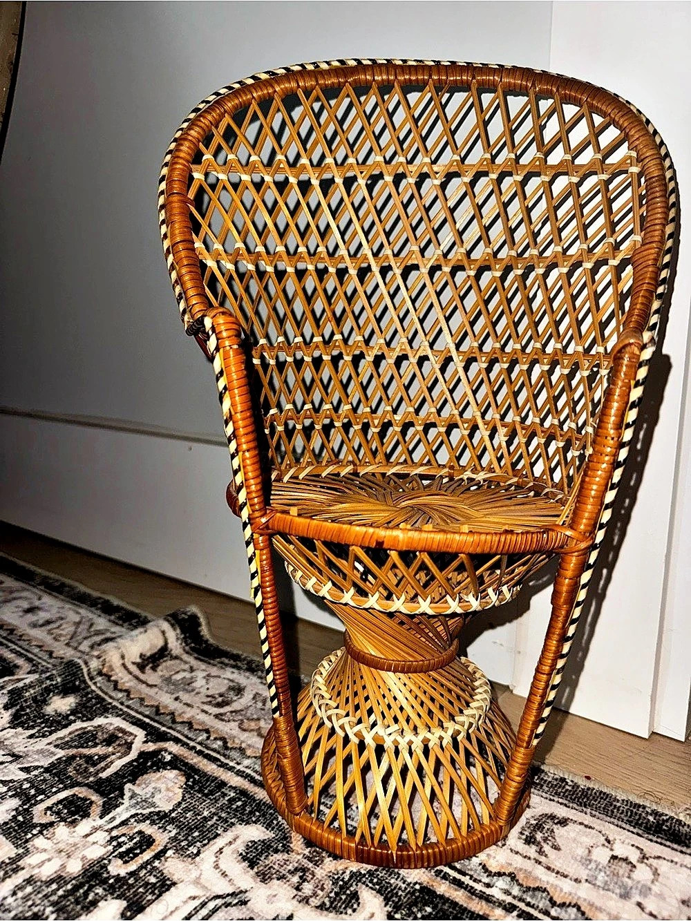 Vintage Woven Rattan Peacock Plant Stand in Brown 🌱